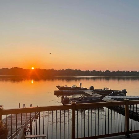 Merland Park Minnow Motel Пиктон Экстерьер фото