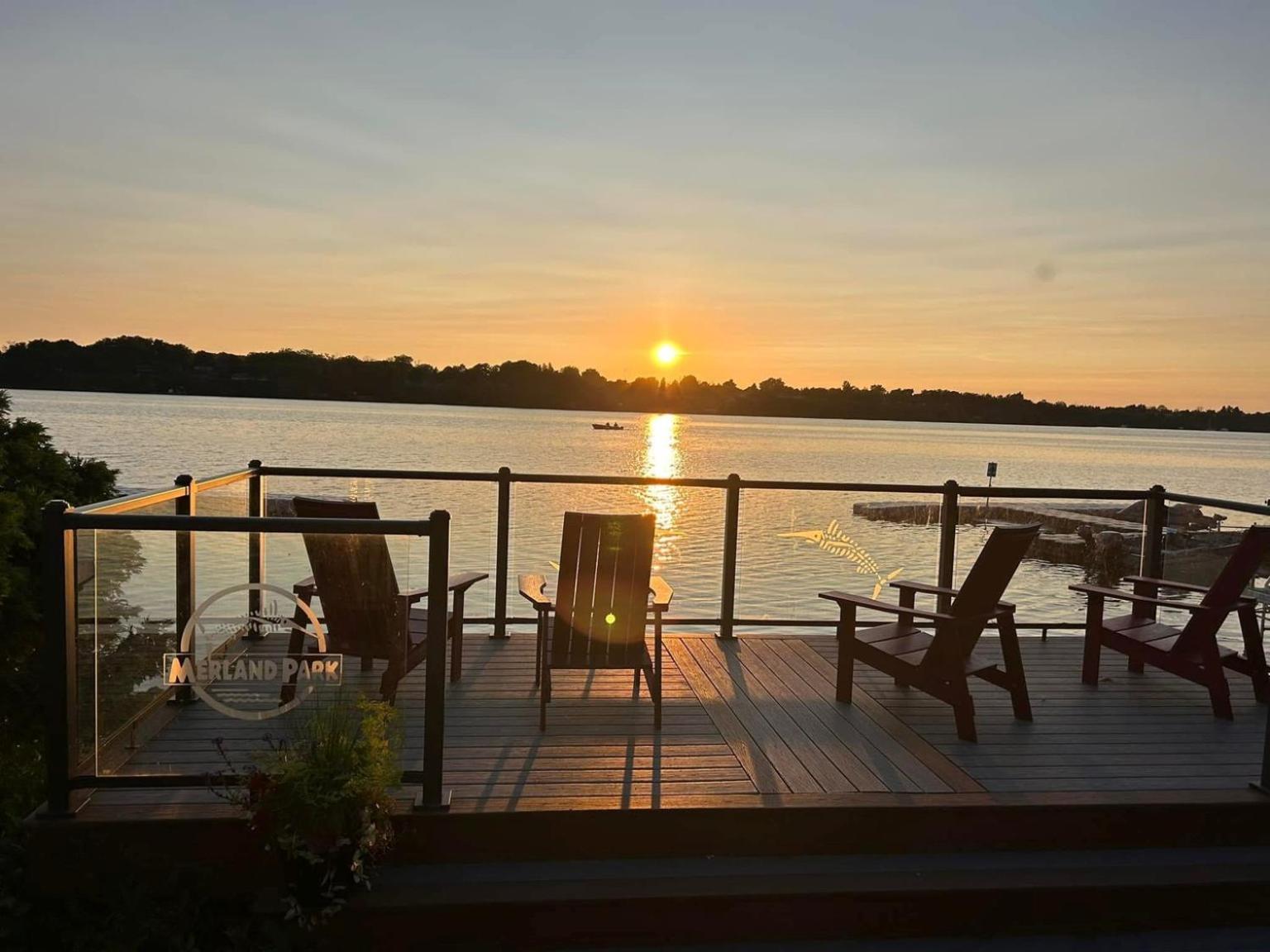 Merland Park Minnow Motel Пиктон Экстерьер фото